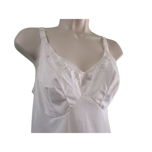 Wonder Maid White Lace Trim Full Slip Sz 32 Polyester Metal Findings Yellowing - Picture 9 of 16